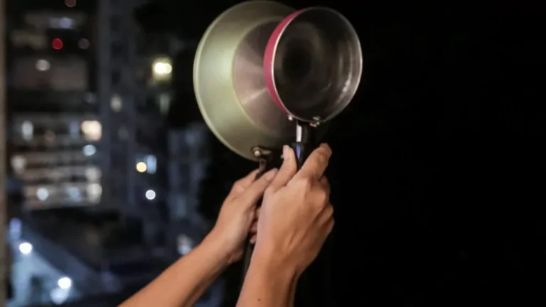 Gran Santo Domingo protesta con cacerolazos