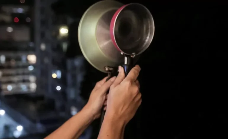 Gran Santo Domingo protesta con cacerolazos