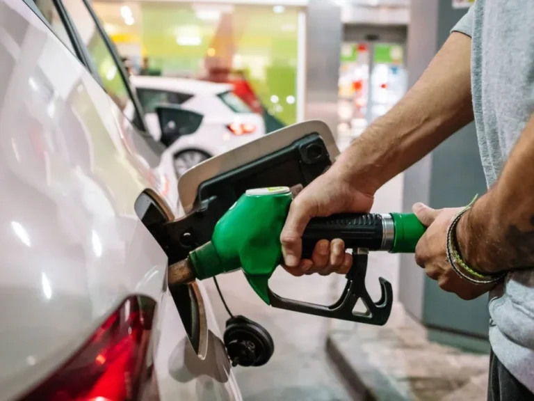 Combustibles mantienen precios de gasolinas y GLP, pero suben avtur, kerosene y fuel oil