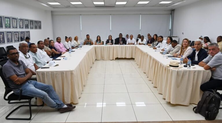 MITUR crea mesa permanente para impulsar desarrollo de Bayahíbe