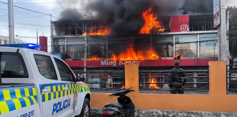 Voraz incendio alarma a residentes en Herrera