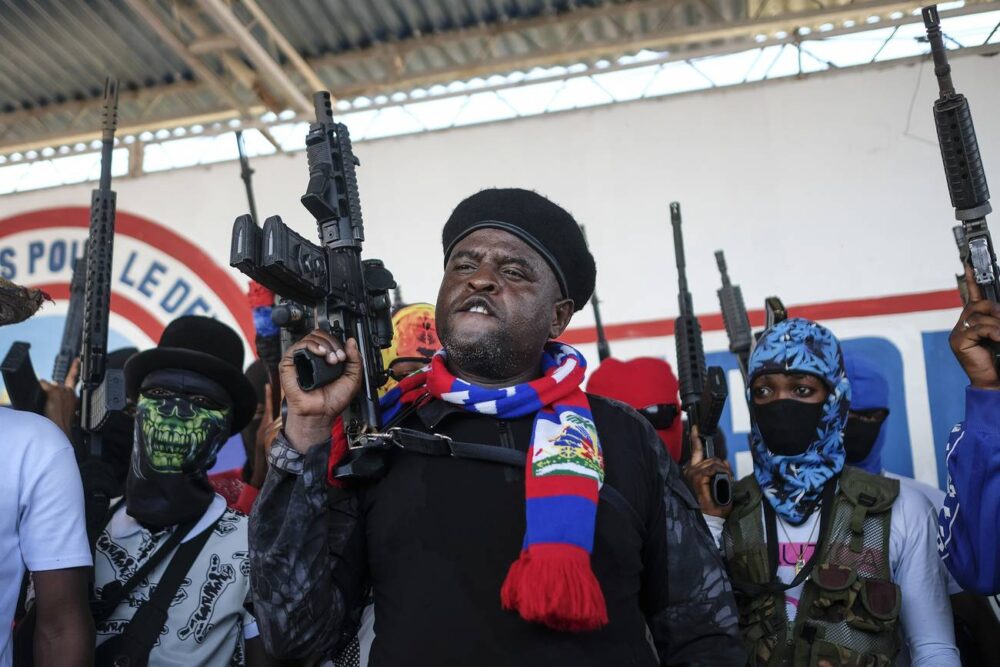 EE. UU. afirma que armas para las pandillas de Haití llegan desde Florida y Nueva York vía República Dominicana