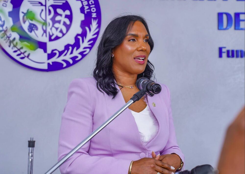 Geisy Peña presenta Mujer en Victoria en San Cristóbal