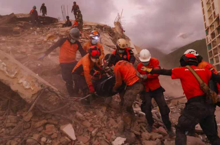 Suben a 4,333 los muertos por terremotos en Venezuela