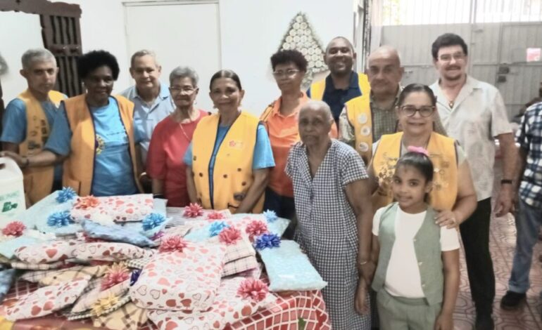 Clubes de Leones sorprenden a adultos mayores con regalos, alimentos y una emotiva celebración en Santo Domingo Este
