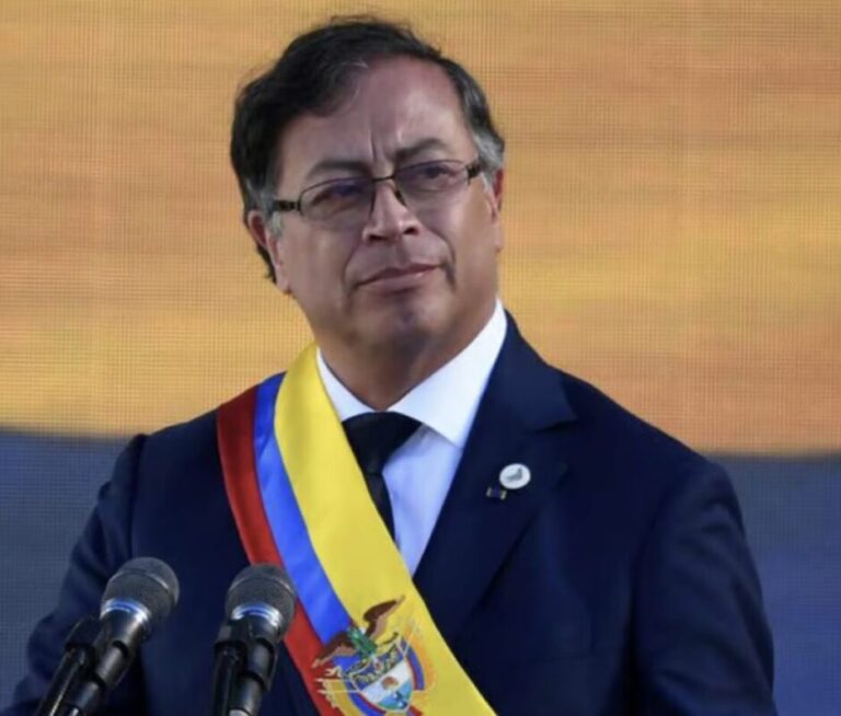 Petro se despide del poder con su último gran acto público antes del cambio de mando
