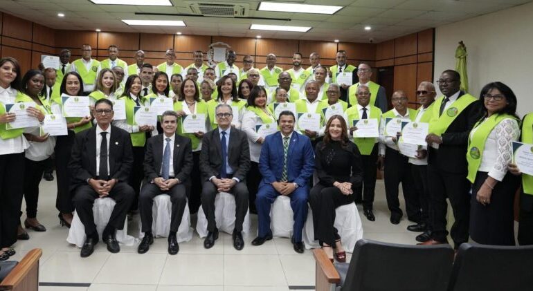 Tribunal Superior Electoral fortalece formación de dirigentes de Fuerza del Pueblo