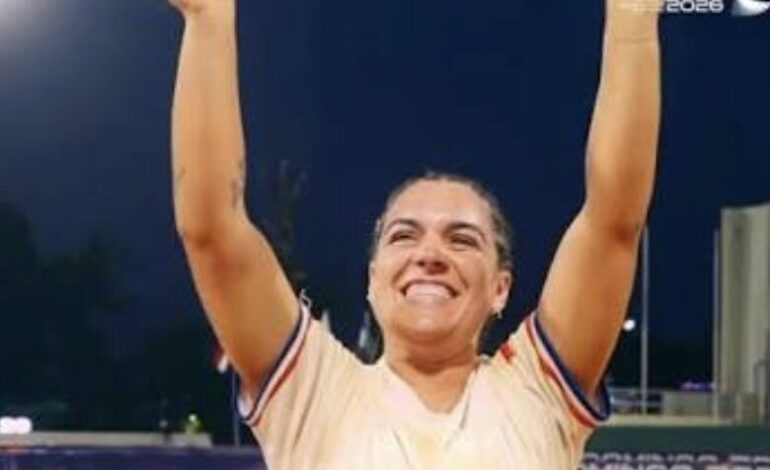 Bárbara Divina Checo conquista el diamante y se roba los aplausos en Santo Domingo 2026