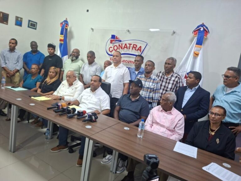 «Conatra amenaza con paralizar el transporte en Santo Domingo Este por conflicto de rutas».