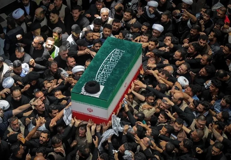 Irak reúne a millones de fieles para despedir al líder iraní Alí Jameneí
