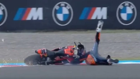 Valentín Perrone sufre fuerte caída y abandona el GP de Alemania de Moto3