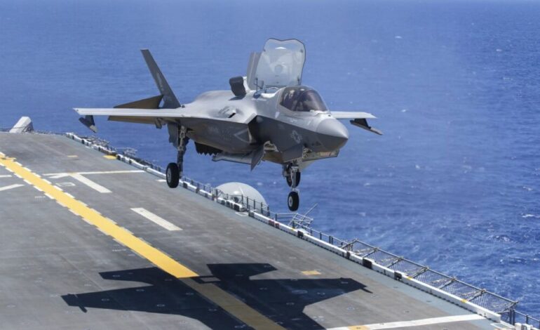 Avión militar F-35B de EE. UU. se estrella en base de California; piloto logra eyectarse