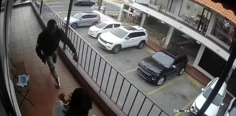 Mujer muere tras ser alcanzada por una bala en plaza comercial del Ensanche Naco