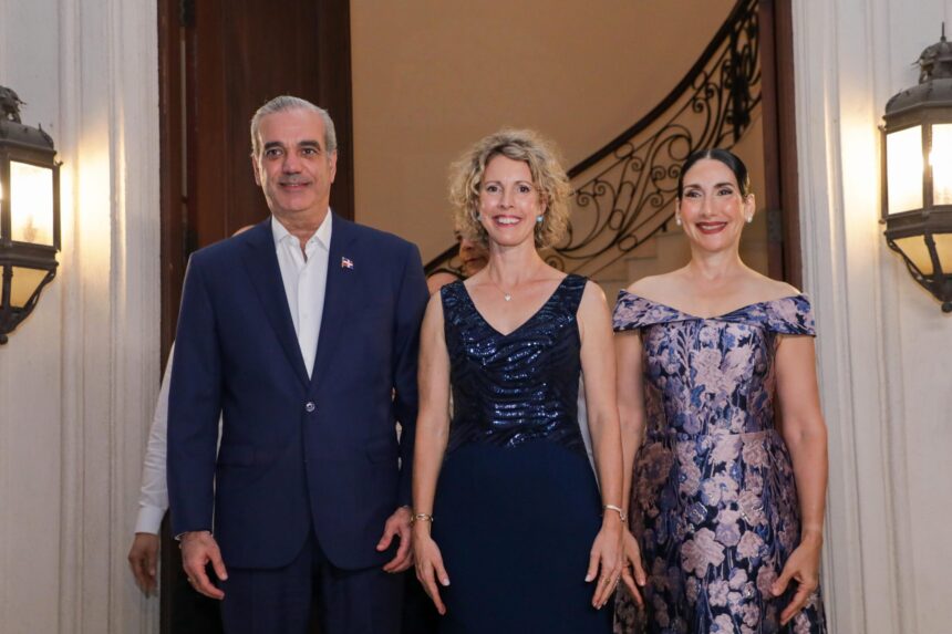 «Abinader fortalece la alianza con Francia en una histórica celebración diplomática».