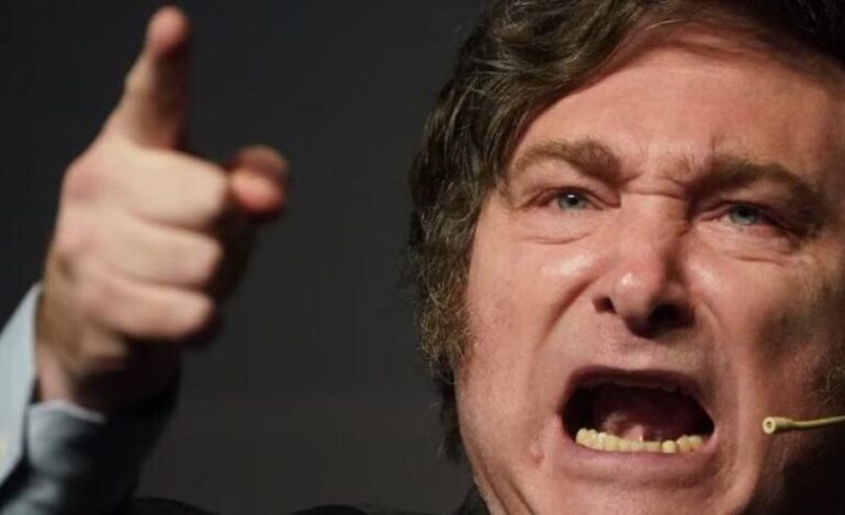 Javier Milei endurece la política migratoria y prohíbe el ingreso de extranjeros que agravien a Argentina