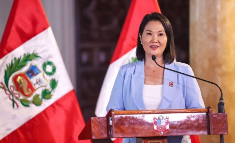 Keiko Fujimori asume la Presidencia de Perú tras 15 años de intentos y promete devolver la estabilidad al país