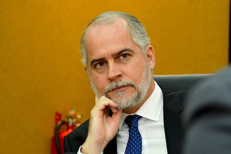 Alejandro Fernández W. se despide de la Superintendencia de Bancos
