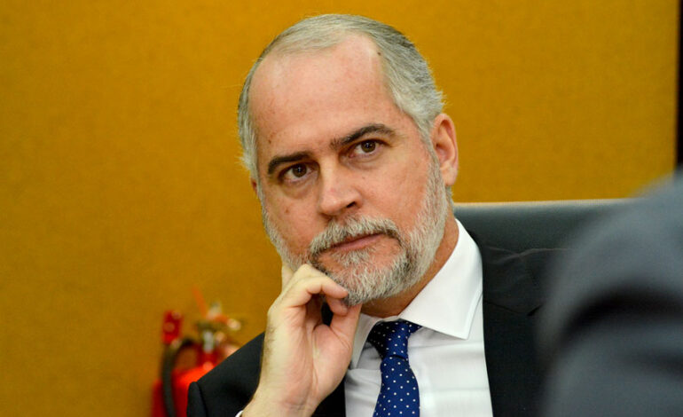 Alejandro Fernández W. se despide de la Superintendencia de Bancos
