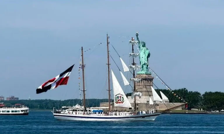 RD iza su bandera en Nueva York
