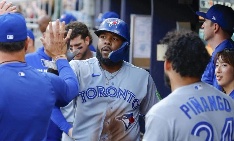 ¡Vlad Jr. regresa con fuerza! El dominicano dispara dos hits ante los Yankees