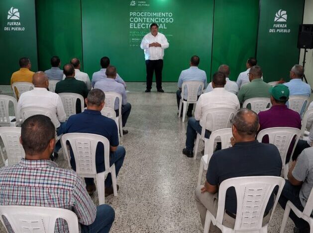 Fuerza del Pueblo capacita abogados en materia electoral en Nagua