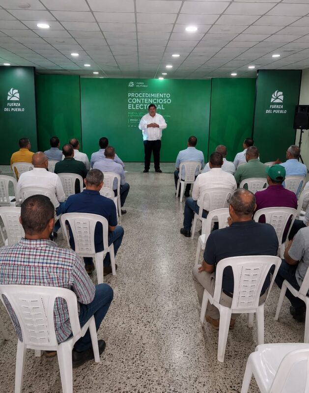 Fuerza del Pueblo capacita abogados en materia electoral en Nagua
