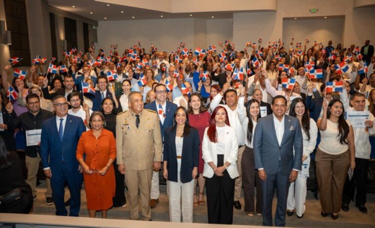 182 extranjeros juran como nuevos ciudadanos dominicanos
