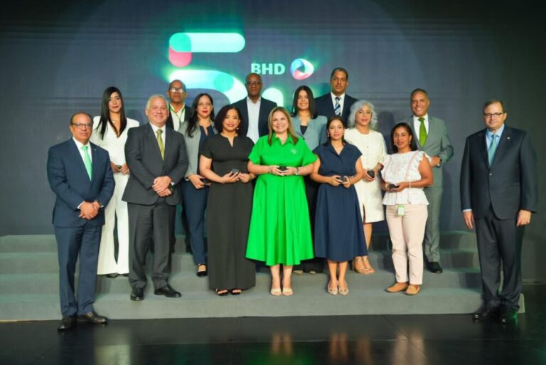 BHD reconoce trayectoria de 997 empleados