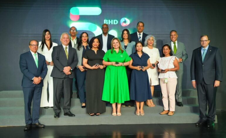 BHD reconoce trayectoria de 997 empleados