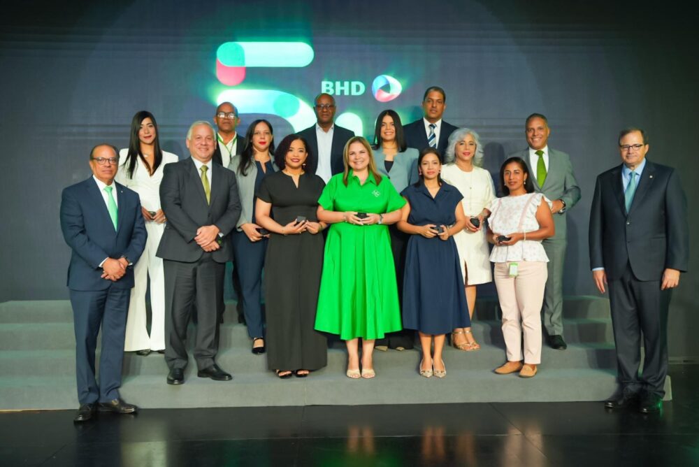 BHD reconoce trayectoria de 997 empleados