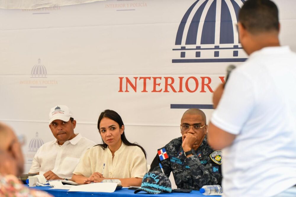 Faride Raful supervisa avances del plan de seguridad en Villas Agrícolas