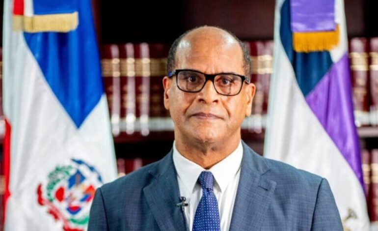 Juez de la SCJ revela que pidió préstamo para pagar colegio de sus hijos