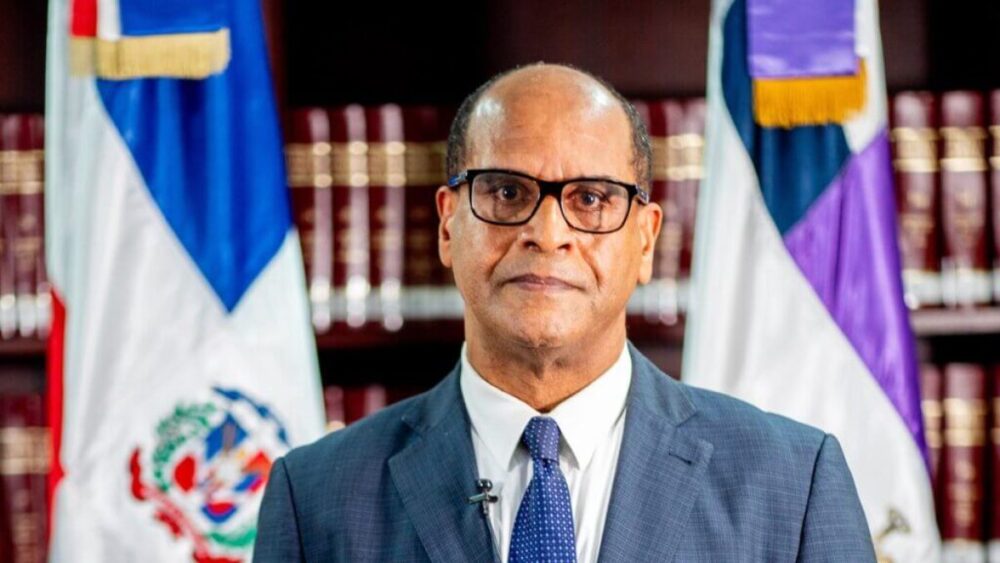 Juez de la SCJ revela que pidió préstamo para pagar colegio de sus hijos