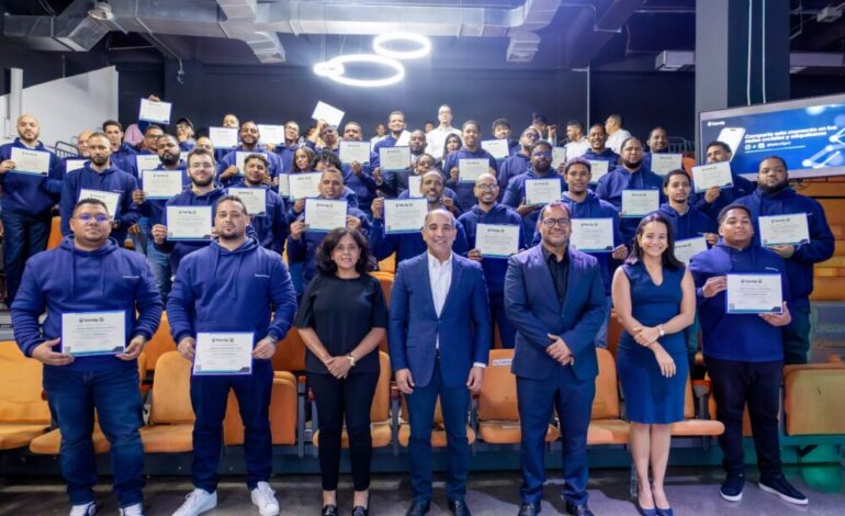 Talendig gradúa 50 jóvenes en desarrollo de software, ciencia de datos y ciberseguridad