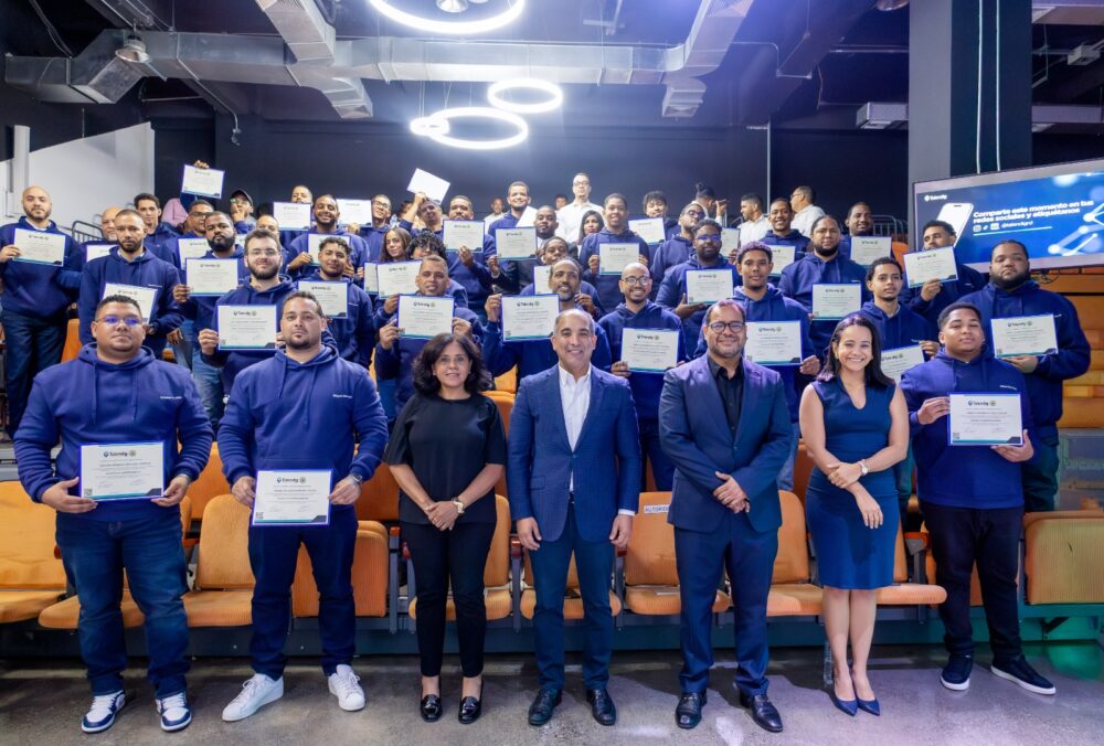 Talendig gradúa 50 jóvenes en desarrollo de software, ciencia de datos y ciberseguridad