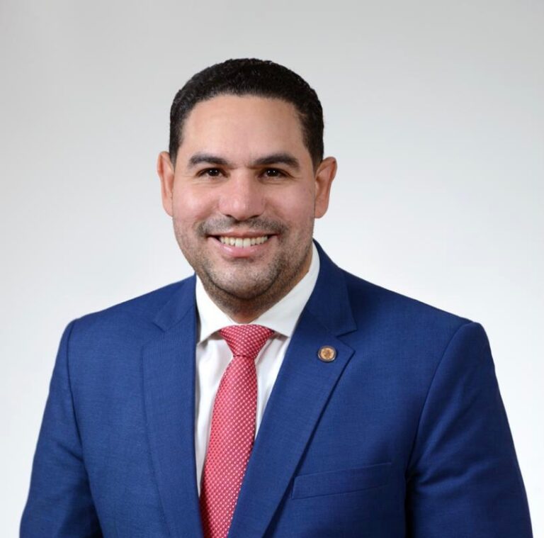 Víctor Torres gana las elecciones del CODIA en Santo Domingo con el 62 % de los votos