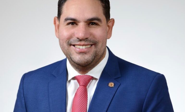 Víctor Torres gana las elecciones del CODIA en Santo Domingo con el 62 % de los votos