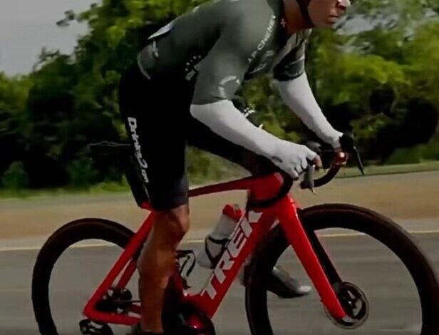 Cristian Casablanca sufre aparatosa caída en bicicleta