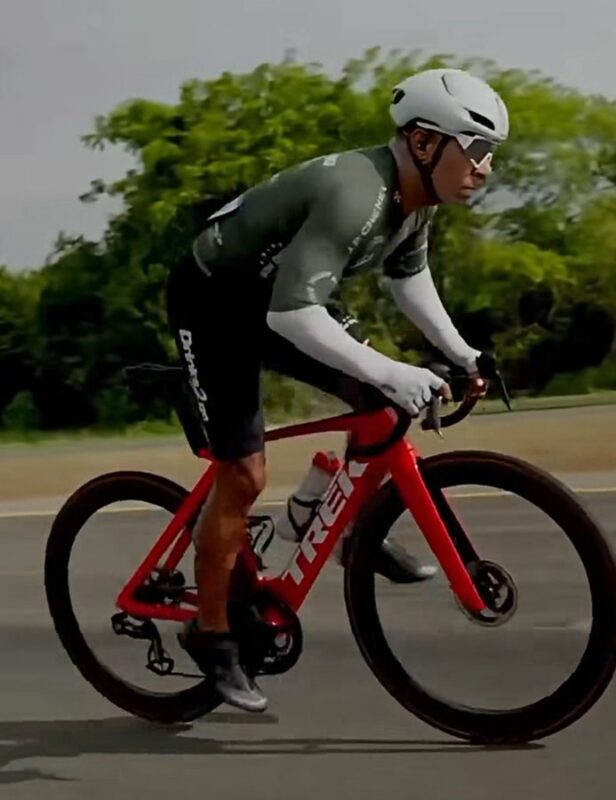 Cristian Casablanca sufre aparatosa caída en bicicleta