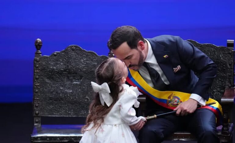 Francesca, la pequeña hija de Abelardo de la Espriella, se roba las miradas durante la ceremonia