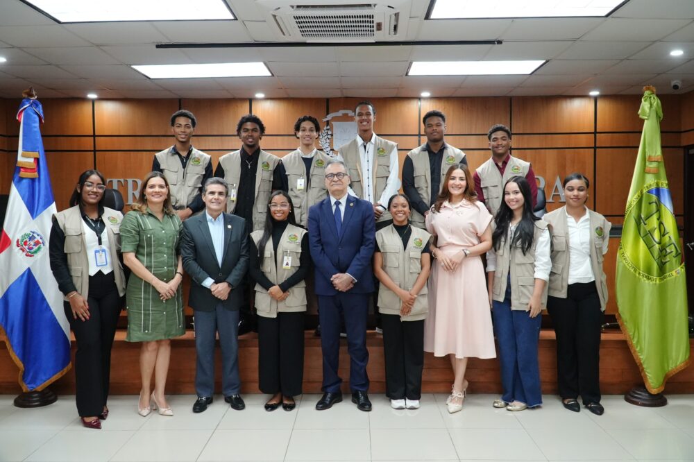 TSE culmina programa laboral para hijos de colaboradores