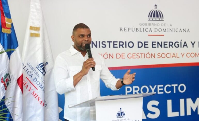 Energía y Minas entrega 125 kits de Cocinas Limpias a familias de Bahoruco