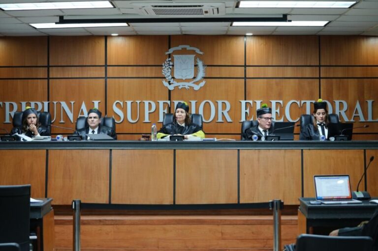 TSE rechaza suspensión de fondos públicos asignados a partidos políticos