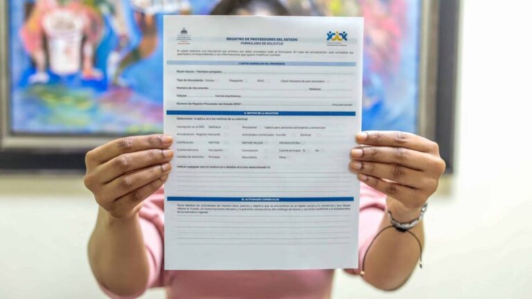 DGCP suspende proveedores vinculados a 11 senadores