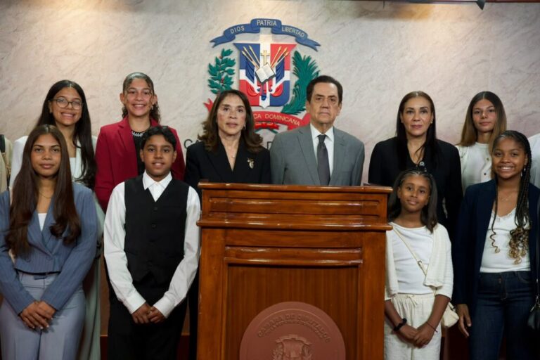 Jóvenes dominicanos en España fortalecen sus raíces con visita al país