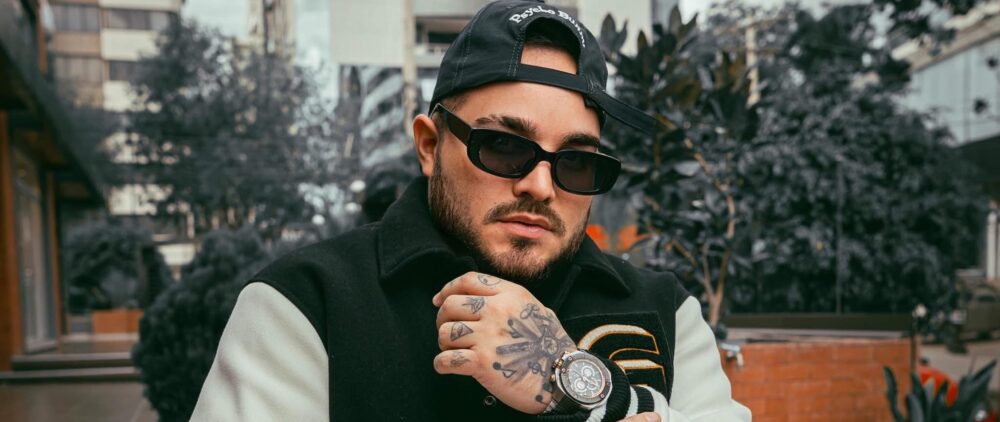 J Louis revive el “amor de antes” con “Guayoyo”