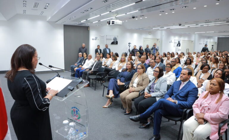 INFOTEP certifica a 267 colaboradores de la Cámara de Diputados