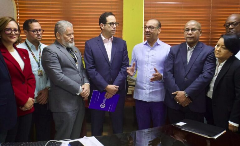PRM entrega a la JCE padrón de 1.5 millones de militantes