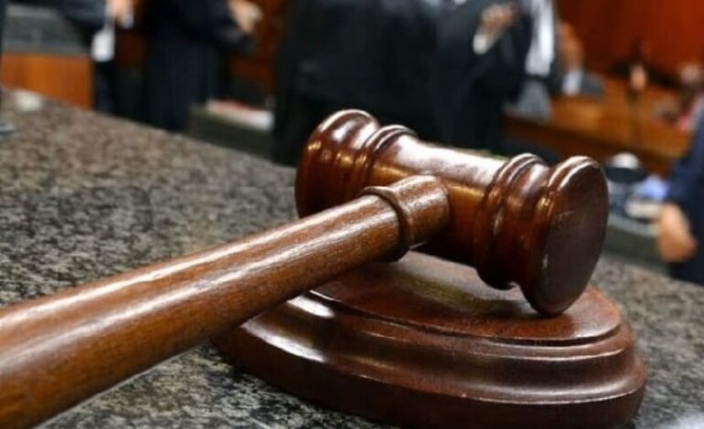 Aplazan otra vez juicio contra teniente acusado de violencia y trata