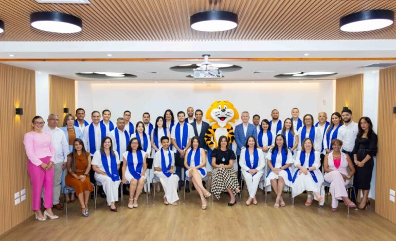 Seguros SURA gradúa a 28 asesores en gestión empresarial